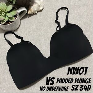 NWOT-Victorias Secret Lightly Padded Plunge Bra-Sz 34 D No Wire Style-Black